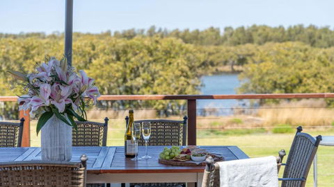Riverside Retreat, Coolangatta, Near Seven Mile Beach - Great Ocean Road Tourism 2