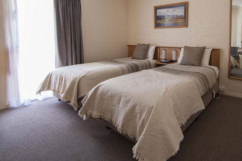 Redhill Cooma Motor Inn - Great Ocean Road Tourism 1