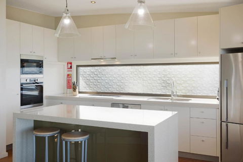 Rolling Waves 3 - Beach Access & Pet Friendly! - Great Ocean Road Tourism 3