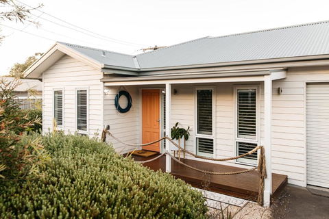 Romantic Retreat In Mornington Peninsula Heartland - Great Ocean Road Tourism 1