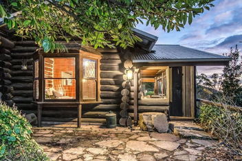 Romantic Retreat In The Dandenong Mountains with Great Ocean Road Tourism