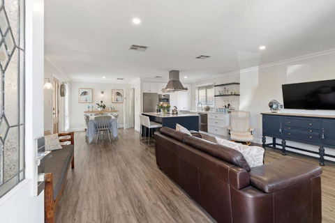 Rose Cottage 3B Hutchinson St Goolwa - Linen Included - Great Ocean Road Tourism 2