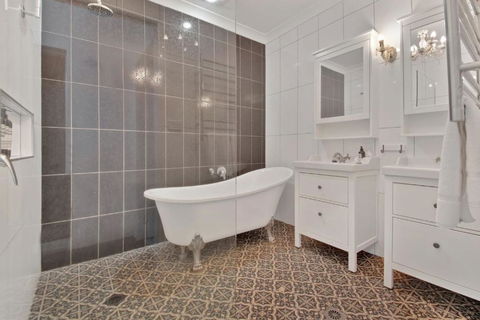 Rose Cottage - Stroll To CBD, Leafy Setting - Great Ocean Road Tourism 3
