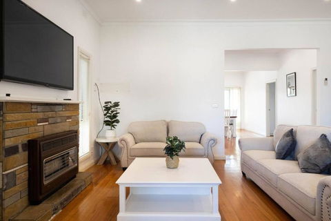 Rosebud Reset - A Beachside Group Getaway - Great Ocean Road Tourism 1