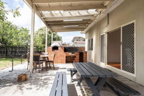 Rosebud Reset - A Beachside Group Getaway - Great Ocean Road Tourism 3