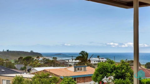 Rosies Retreat - 300m To The Sandy Shores Of Caves Beach - Great Ocean Road Tourism 1