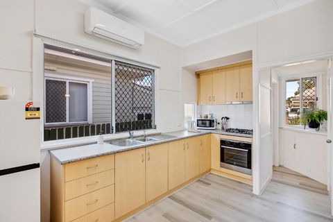 Sage Cottage! CBD Perfection! - Great Ocean Road Tourism 1