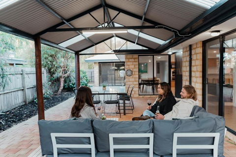 Salhus - Sleep In King Beds & Easy Walk To Town - Great Ocean Road Tourism 0
