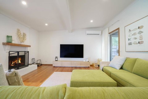 Salt Air Beach Retreat - 280m Walk To Foreshore, Check Out 5pm Sunday! - Great Ocean Road Tourism 3