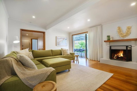 Salt Air Beach Retreat - 280m Walk To Foreshore, Check Out 5pm Sunday! - Great Ocean Road Tourism 0