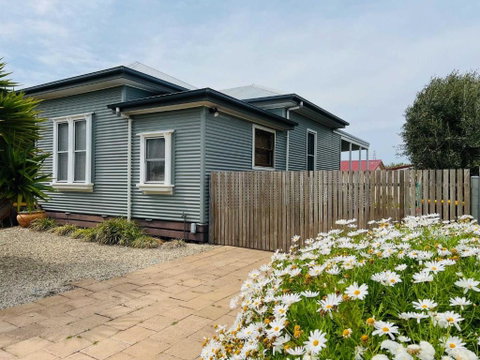 Saltwater Bungalow - WiFi - Great Ocean Road Tourism 0