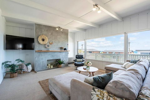 Saltwater Terrace With Panoramic Ocean Views - Great Ocean Road Tourism 1