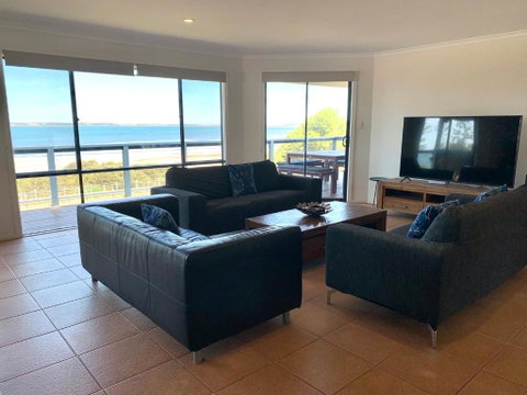 Sandcastle - A Esplanade Place, Stunning Views - Great Ocean Road Tourism 1