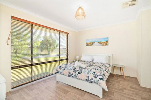 Sandpiper House - Family & Pet Friendly - Great Ocean Road Tourism 3