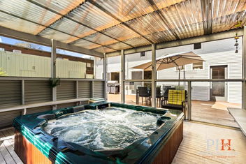 Sandy Bay Getaway W Spa 4 Bdr with Great Ocean Road Tourism