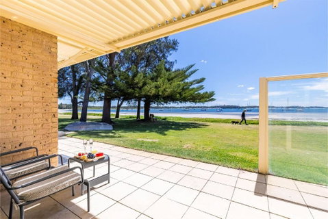 Sandy Beach House Corlette Unit 1 Waterfront WI-FI Aircon - Great Ocean Road Tourism 2