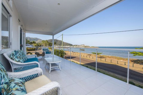 Sandy Decks - Great Ocean Road Tourism 0