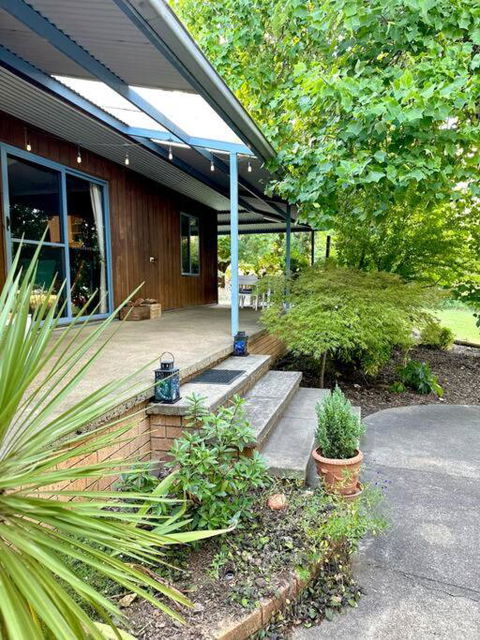 Snowy Valleys Iconic Stay - Moonshiner Cottage @ Distillery - Great Ocean Road Tourism 1