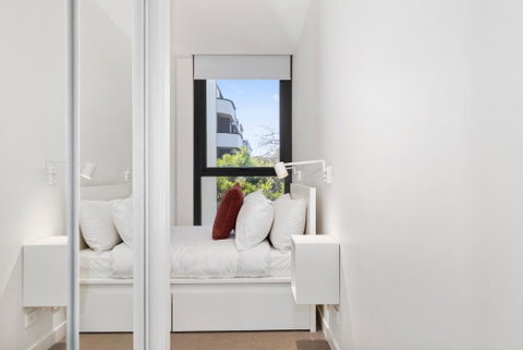 Spacious & Bright Apt Near Major Hospital Precinct - Great Ocean Road Tourism 3