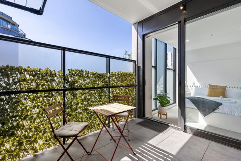 Spacious & Bright Apt Near Major Hospital Precinct - Great Ocean Road Tourism 2