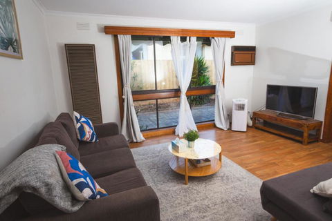 Stay Next To Train Station! Melbourne CBD 12 Km! - Great Ocean Road Tourism 0