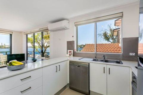 STG38 - Stunning Waterfront Apartment - Drummoyne - Great Ocean Road Tourism 2