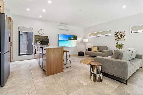 Storey Time I 2BR Townhouse For Melbourne Travel - Great Ocean Road Tourism 1