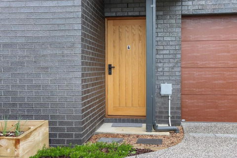 Storey Time I 2BR Townhouse For Melbourne Travel - Great Ocean Road Tourism 3