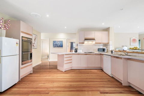 Stunning Family Home The Heart Of Box Hill North - Great Ocean Road Tourism 3