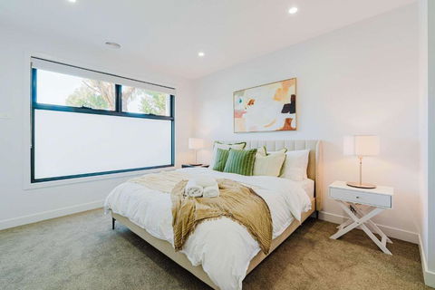 Stylish 4BR Family Townhouse With Private Courtyard - Great Ocean Road Tourism 2