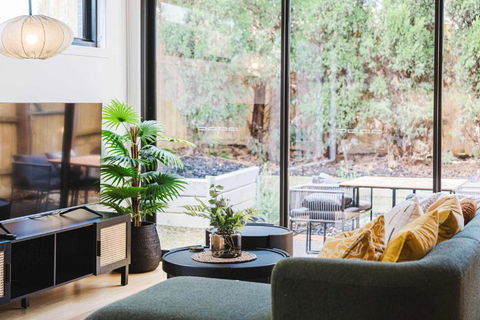 Stylish 4BR Family Townhouse With Private Courtyard - Great Ocean Road Tourism 3