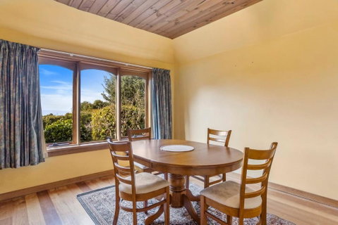 The Clocktower - Serene Stay At Herons Rise Vineyard - Great Ocean Road Tourism 3