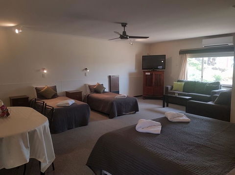 Beachport Motor Inn - Great Ocean Road Tourism 1