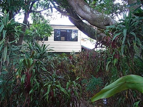 Beachside Queenslander - Great Ocean Road Tourism 3