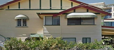 Beachside Queenslander - Great Ocean Road Tourism 1