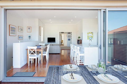 Beautiful Coastal Family-Sized Home - Great Ocean Road Tourism 3