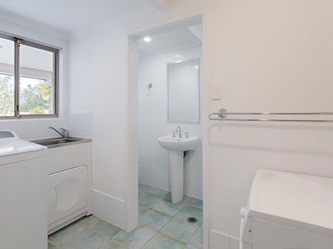 Beauty And The Beach', 88 Foreshore Drive - Large Home With WIFI & Water Views - Great Ocean Road Tourism 2