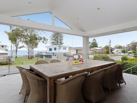 Beauty And The Beach', 88 Foreshore Drive - Large Home With WIFI & Water Views - Great Ocean Road Tourism 0