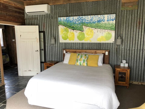 Bed In A Shed Vineyard Stay - Great Ocean Road Tourism 0