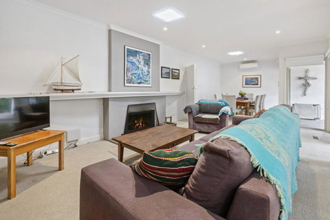 BIRDSONG - MORNINGTON - Great Ocean Road Tourism 2