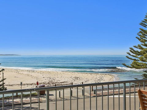 Blue Pacific 8 - Great Ocean Road Tourism 1