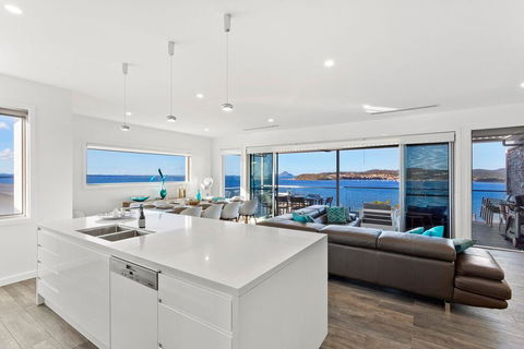 Blue Water Splendour - Infinity Pool And Amazing Views!! - Great Ocean Road Tourism 3