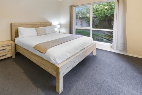 Bluff View River House - Stunning Riverfront - Great Ocean Road Tourism 1