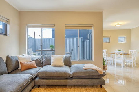 The Stirling - Experience The Sea To City Lifestyle - Great Ocean Road Tourism 1