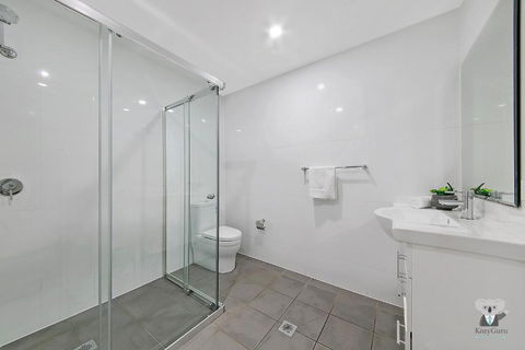 WARRICK FRAM 3 BEDS APT FREE PARKING WALK TO WESTFIELD CLOSE TO HOSPITAL NWF003 - Great Ocean Road Tourism 3