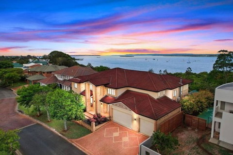 Waterfront Entire Luxury House With Bay View And Pool - Great Ocean Road Tourism 0