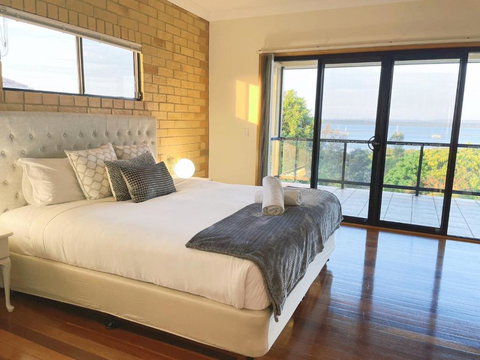 Waterfront Entire Luxury House With Bay View And Pool - Great Ocean Road Tourism 1