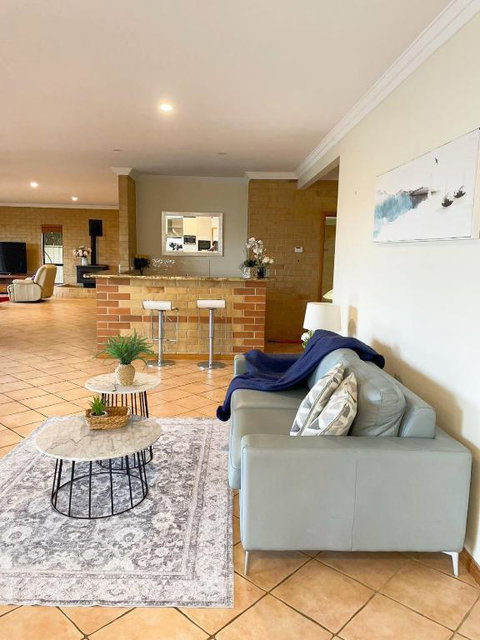 Waterfront Entire Luxury House With Bay View And Pool - Great Ocean Road Tourism 3