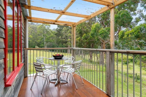 Wine Loft - Cosy Country Retreat With Ocean Views - Great Ocean Road Tourism 3