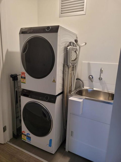 Wollert Ground Floor Apartment- Close To Amenities-Wifi-New Washer & Dryer - Great Ocean Road Tourism 2